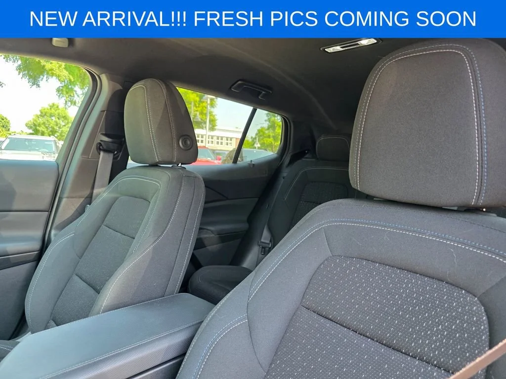 Used 2025 Summit White Chevrolet LT image 9