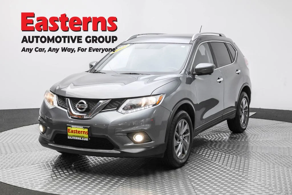 Used 2016 Gray Nissan SL image 1