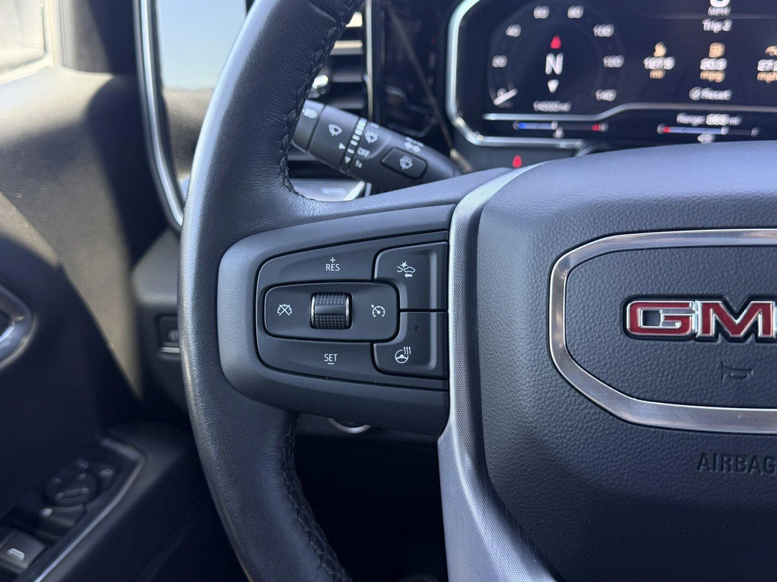 Used 2022 Summit White GMC SLE image 22