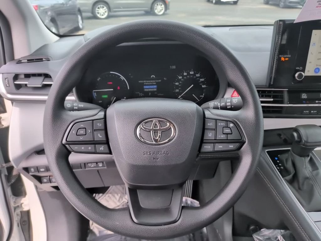 2025 Toyota Sienna LE - Photo 20