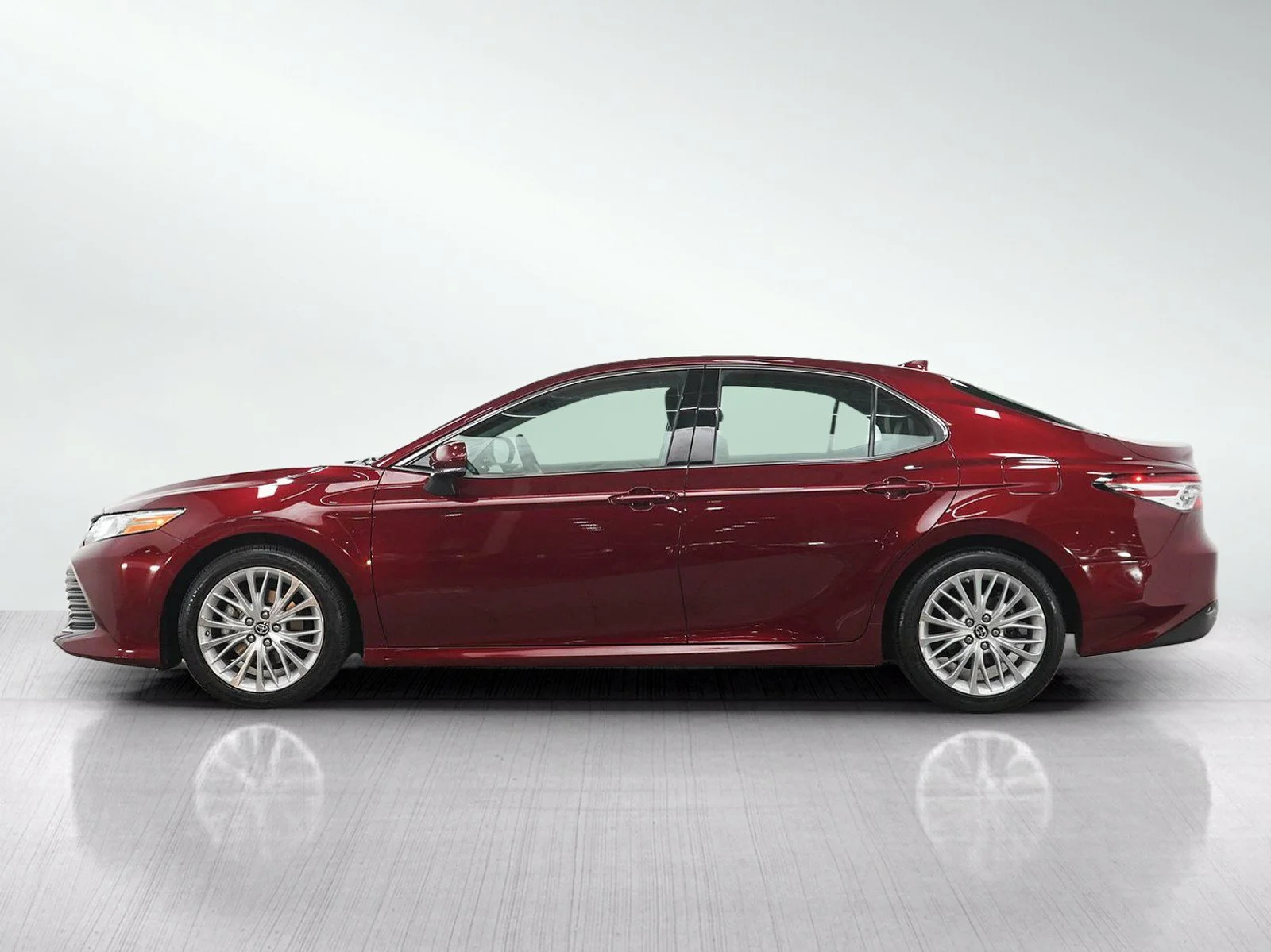 Used 2019 Toyota Camry XLE with VIN 4T1B11HK4KU807663 for sale in Burnsville, Minnesota