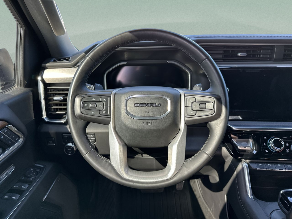 Used 2023 White GMC Denali image 29