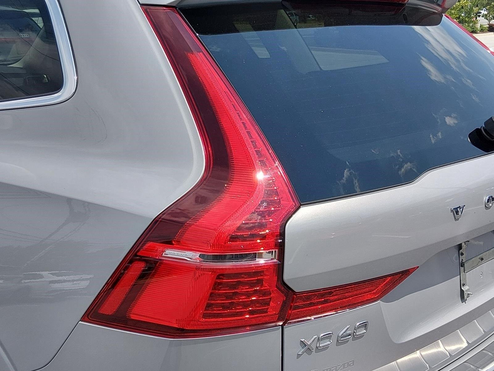 Used 2022 Silver Dawn Metallic Volvo Inscription image 13