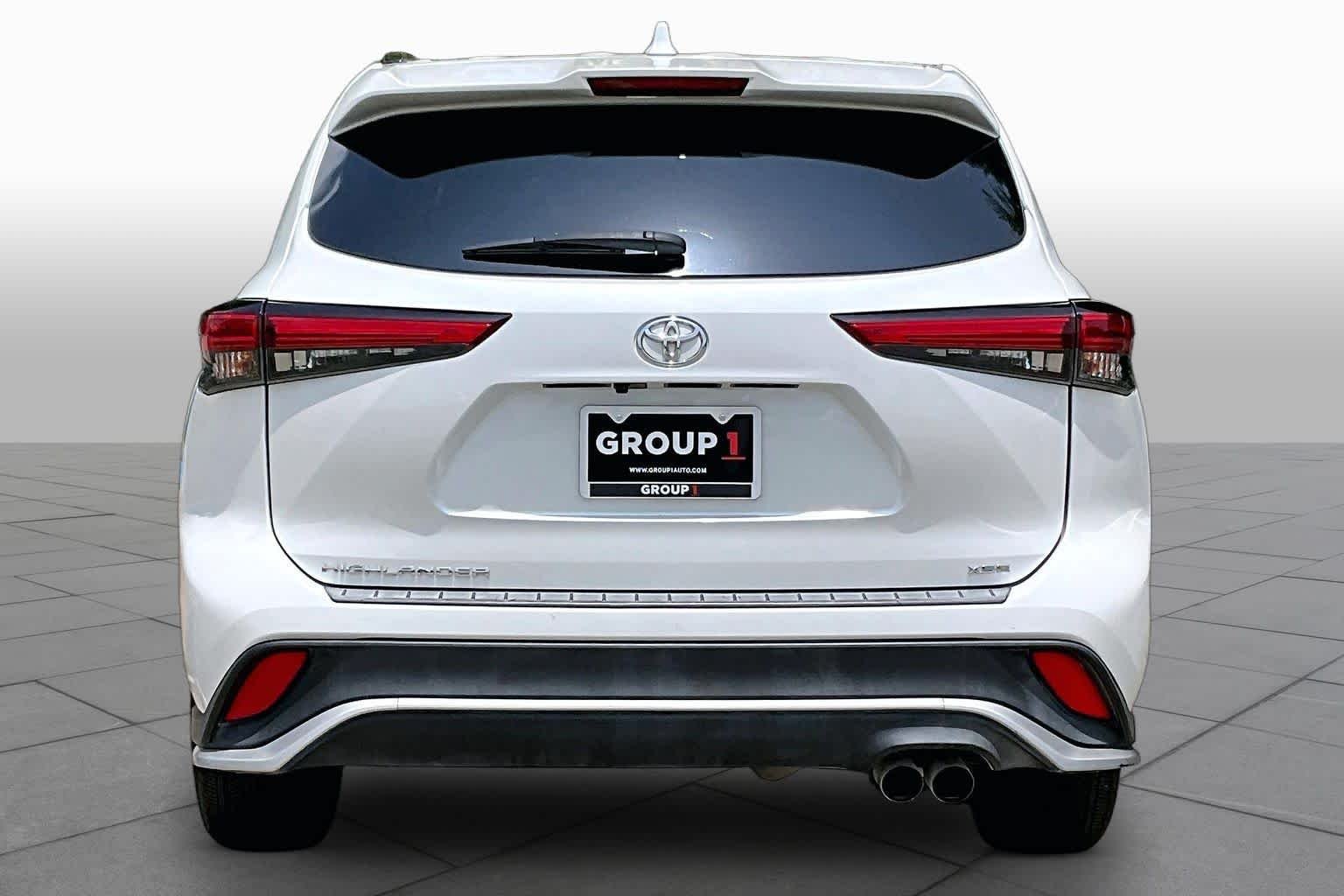 Used 2023 Wind Chill Pearl Toyota XSE image 5