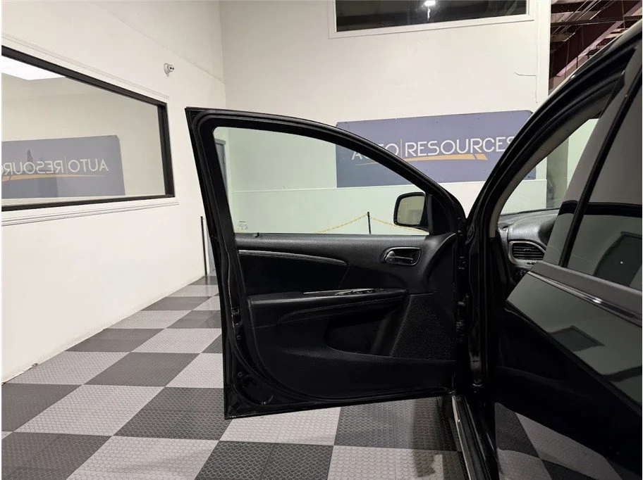 Used 2017 Pitch Black Clearcoat Dodge Crossroad Plus image 11