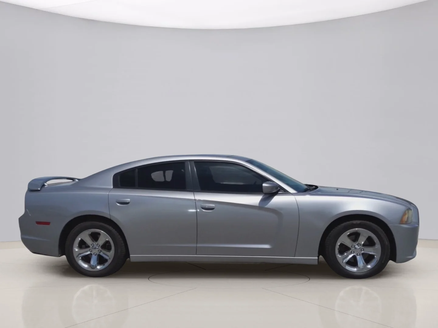 Used 2013 Silver Dodge SE image 4