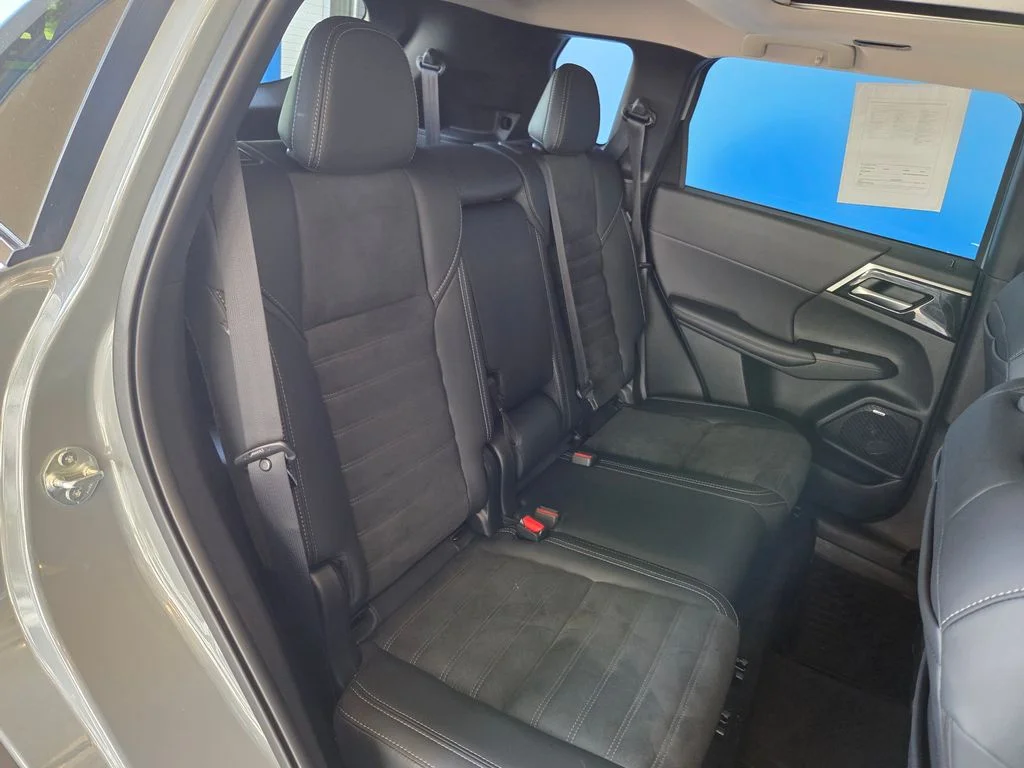 Used 2026 Moonstone Gray Metallic/Black Roof Mitsubishi LE image 31