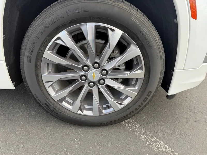 Used 2025 Glacier White Nissan SV image 30