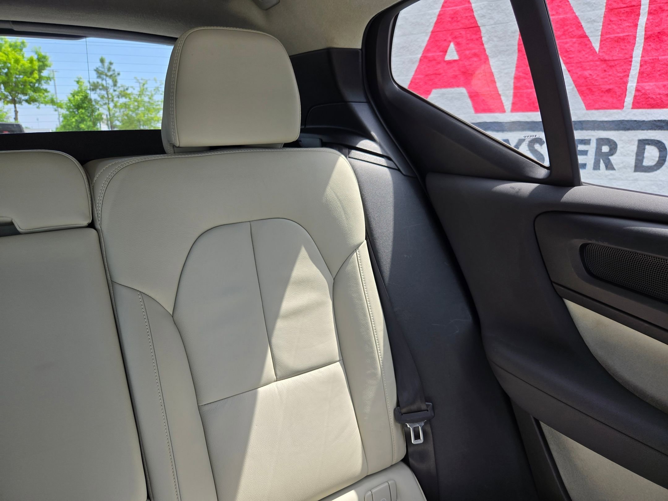 Used 2022 Denim Blue Metallic Volvo Momentum image 14