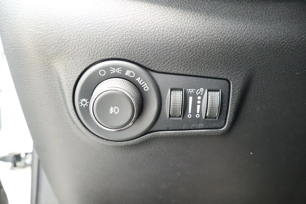 Used 2024 White Jeep Limited image 33