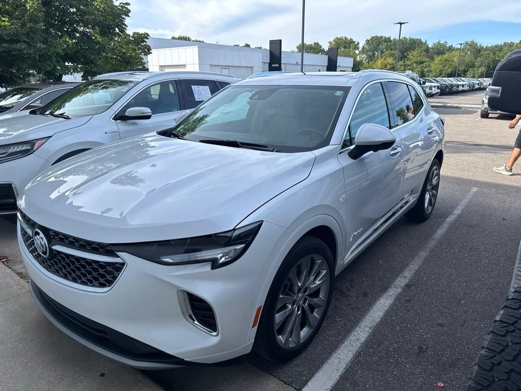 Used 2023 WHITE FROST TRICOAT Buick Avenir image 3