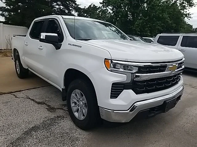 Used 2022 White Chevrolet LT image 3