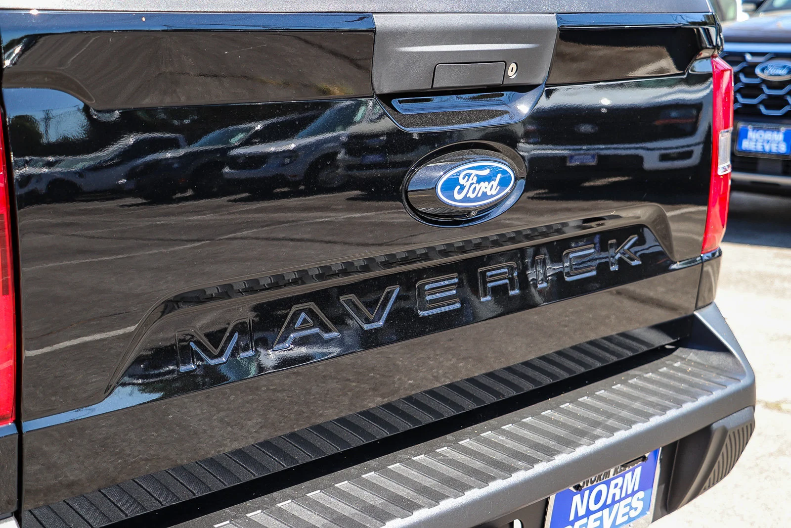 New 2026 Shadow Black Ford XLT image 10