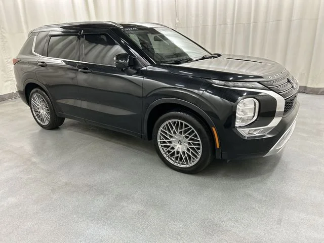 2022 Mitsubishi Outlander SEL FWD's photo