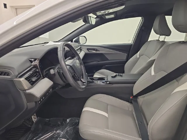Used 2026 Ice Toyota SE image 19