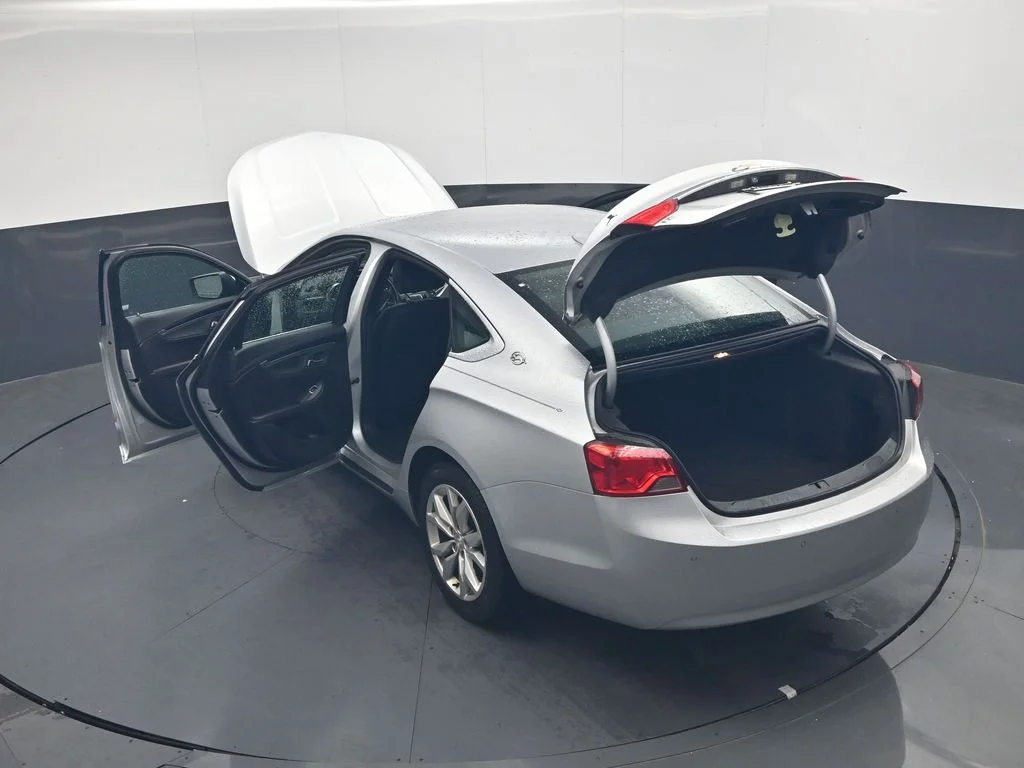 Used 2020 Silver Chevrolet LT image 41