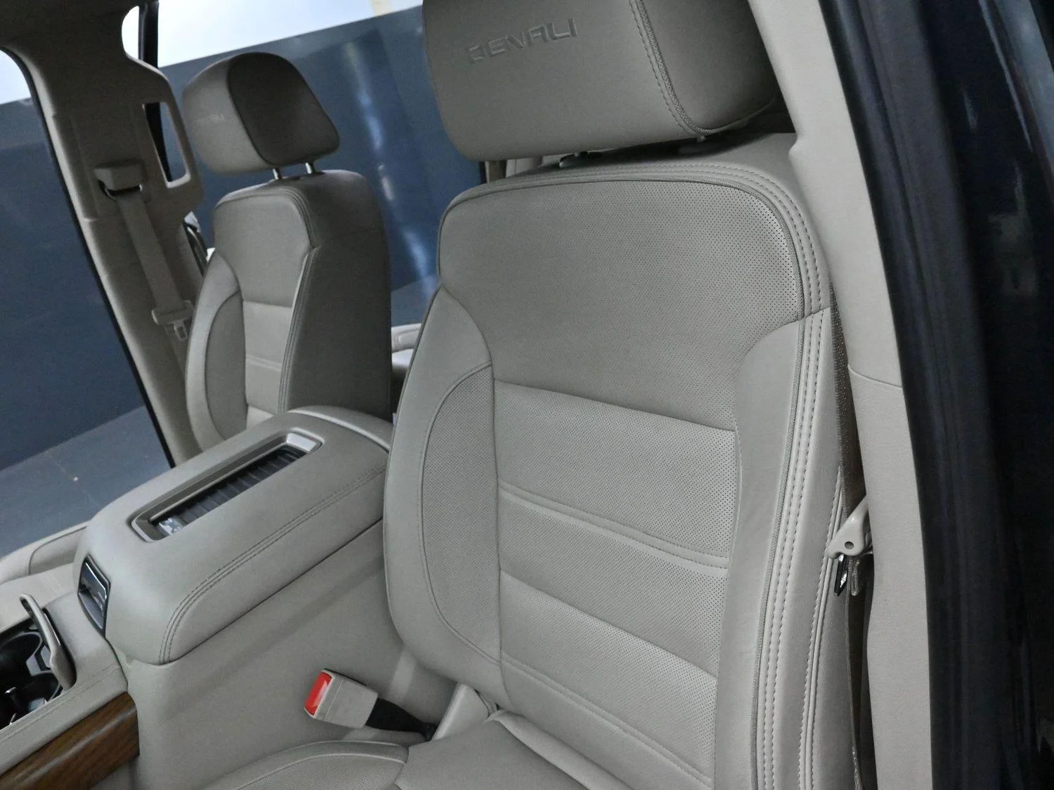 Used 2020 Carbon Black Metallic GMC Denali image 19