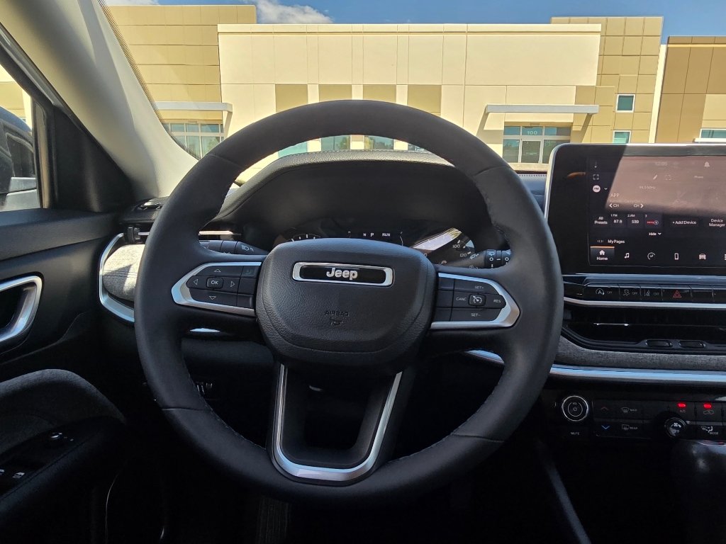 Used 2022 Bright White Clearcoat Jeep Latitude image 26