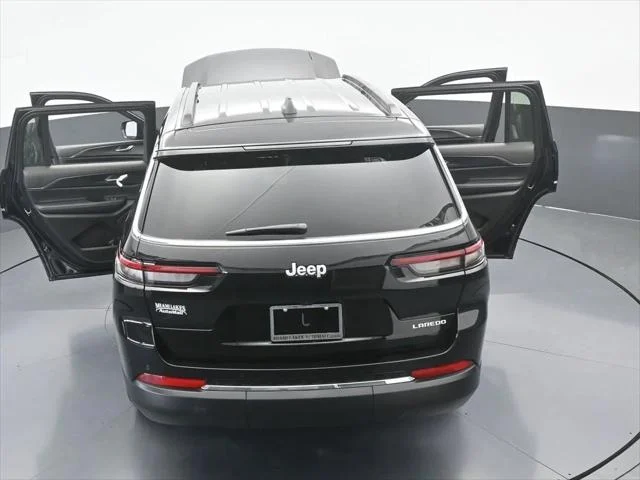 New 2026 Diamond Black Crystal Pearl-Coat Exterior Paint Jeep Laredo image 64