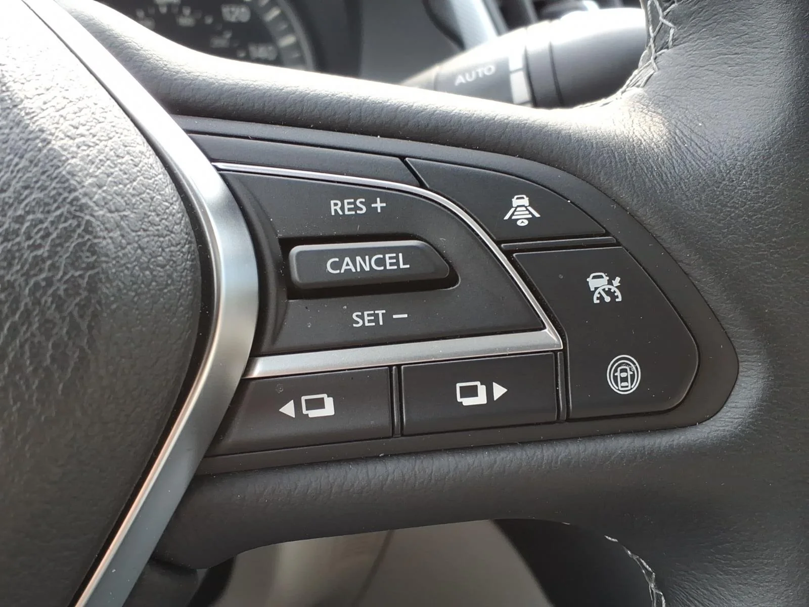 Certified Used 2023 Red INFINITI LUXE image 15