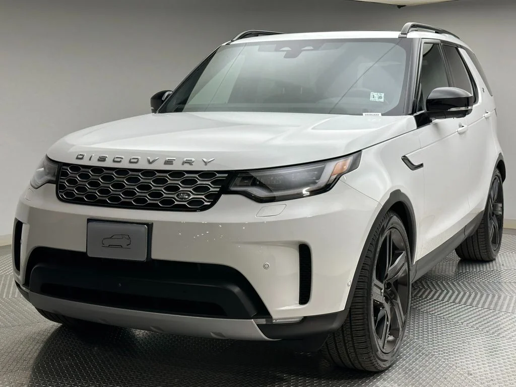 2025 Land Rover Discovery P300 S's photo