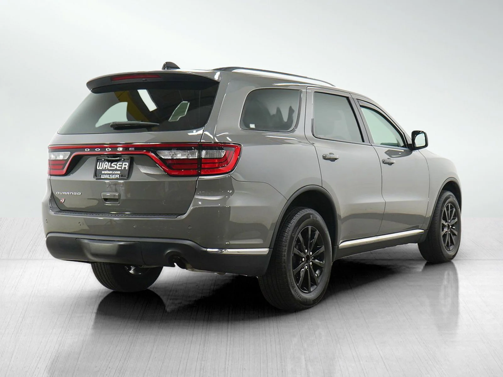 Used 2023 Destroyer Gray Clearcoat Dodge SXT image 5