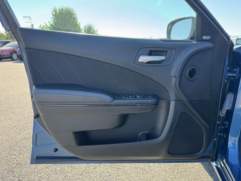 Used 2022  Dodge SXT image 26