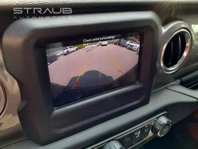 Used 2018 Punkn Metallic Clearcoat Jeep Sahara image 22