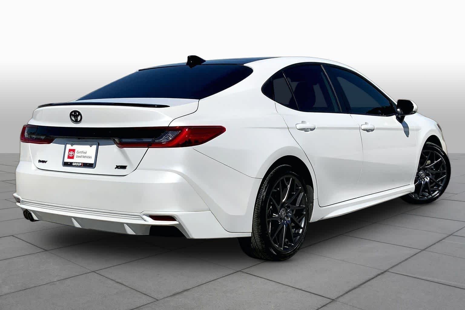 Used 2025 Wind Chill Pearl Toyota XSE image 13