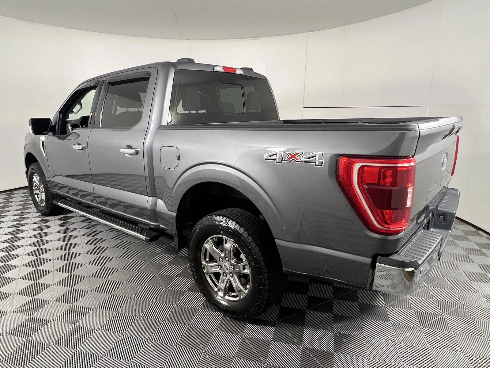 Used 2023 Carbonized Gray Ford XLT image 8