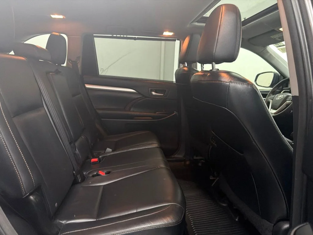Used 2016 Gray Toyota XLE V6 image 22