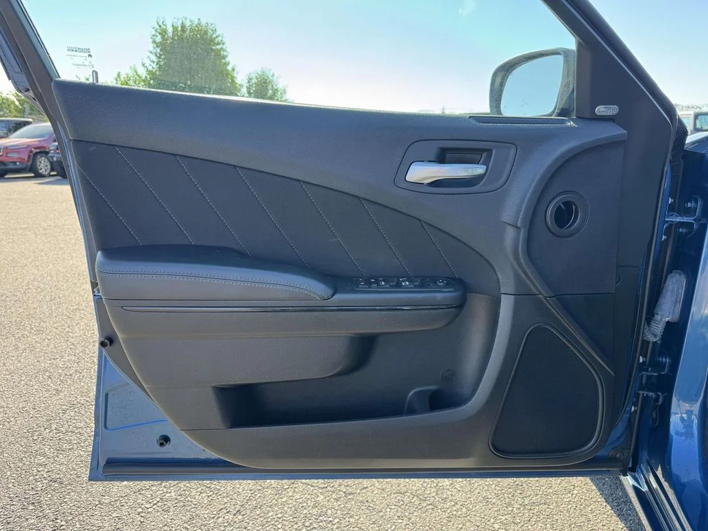 Used 2022  Dodge SXT image 26