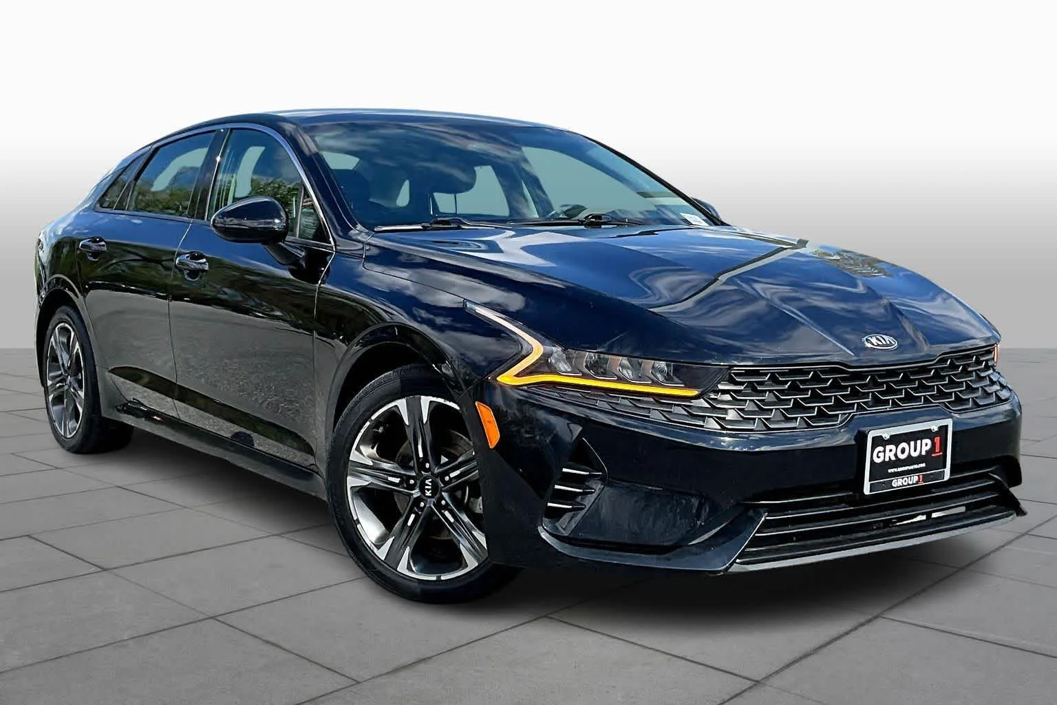 Used 2021 Ebony Black Kia EX image 4