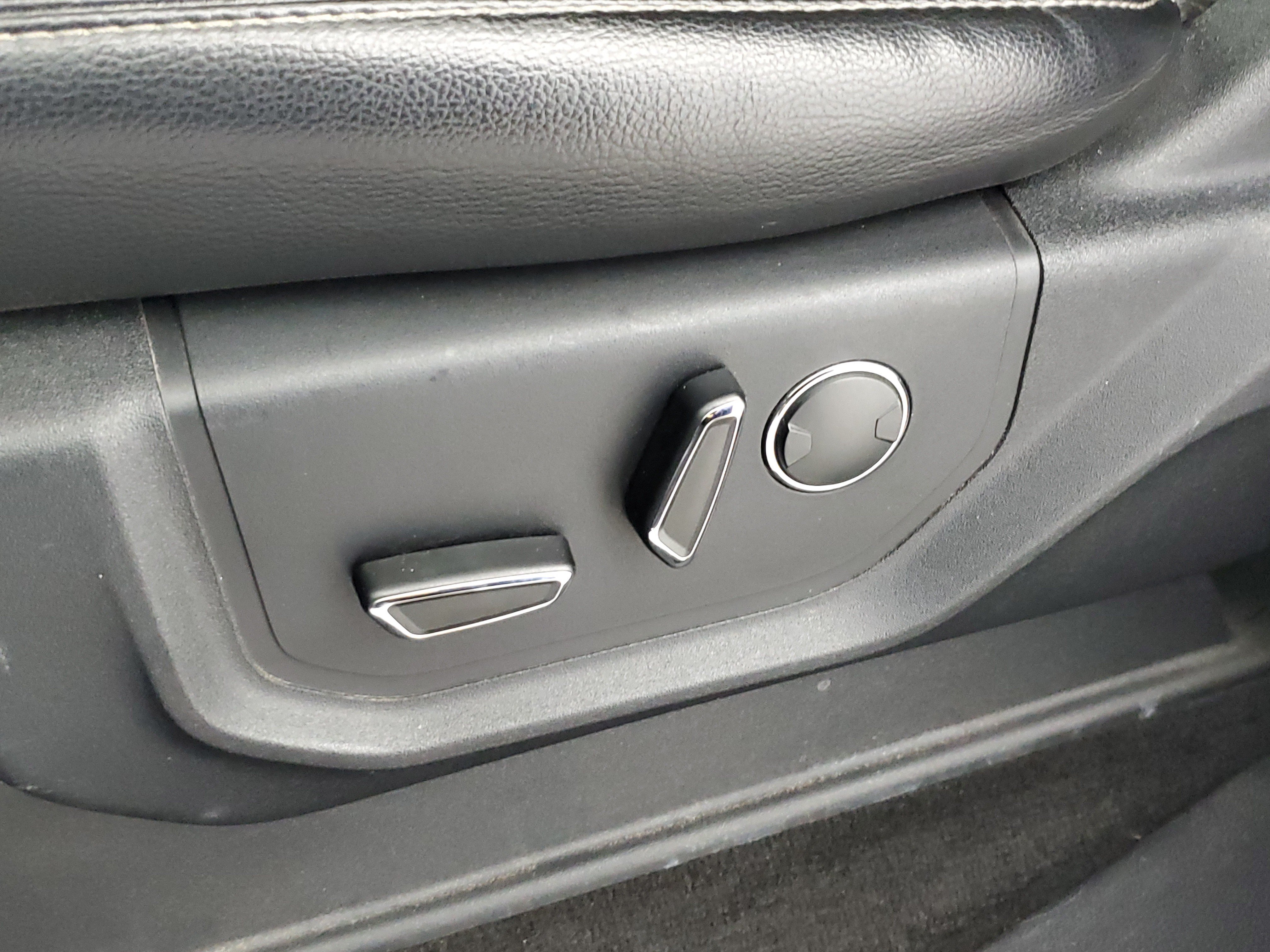 Used 2018 Gray Ford LARIAT image 18
