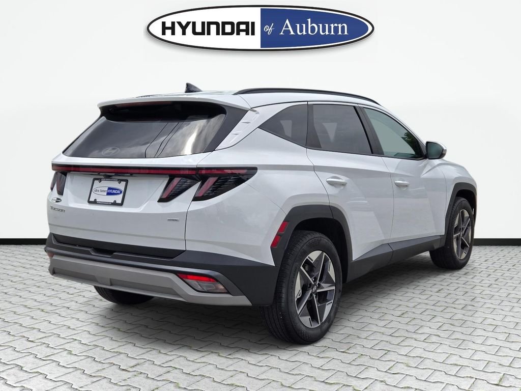 Used 2025 White Hyundai SEL Convenience image 5