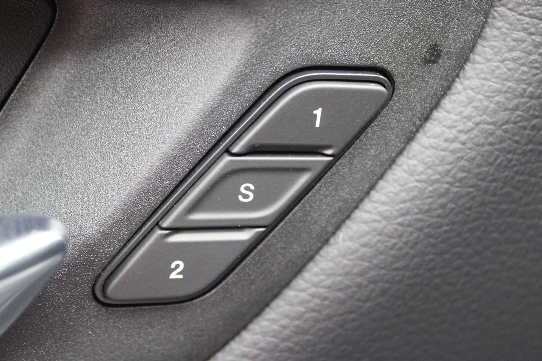 2026 RAM 1500 Laramie - Photo 15