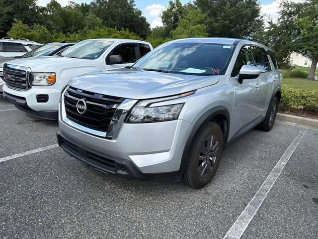 2025 Nissan Pathfinder SV