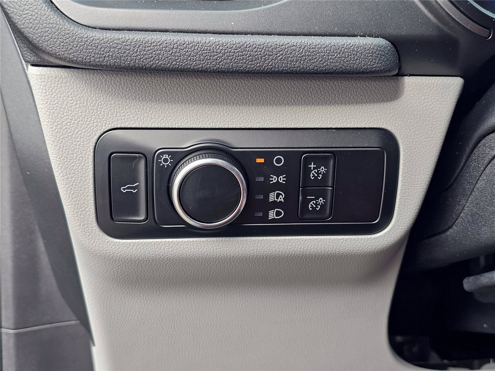 Used 2024 Agate Black Metallic Ford Active image 17