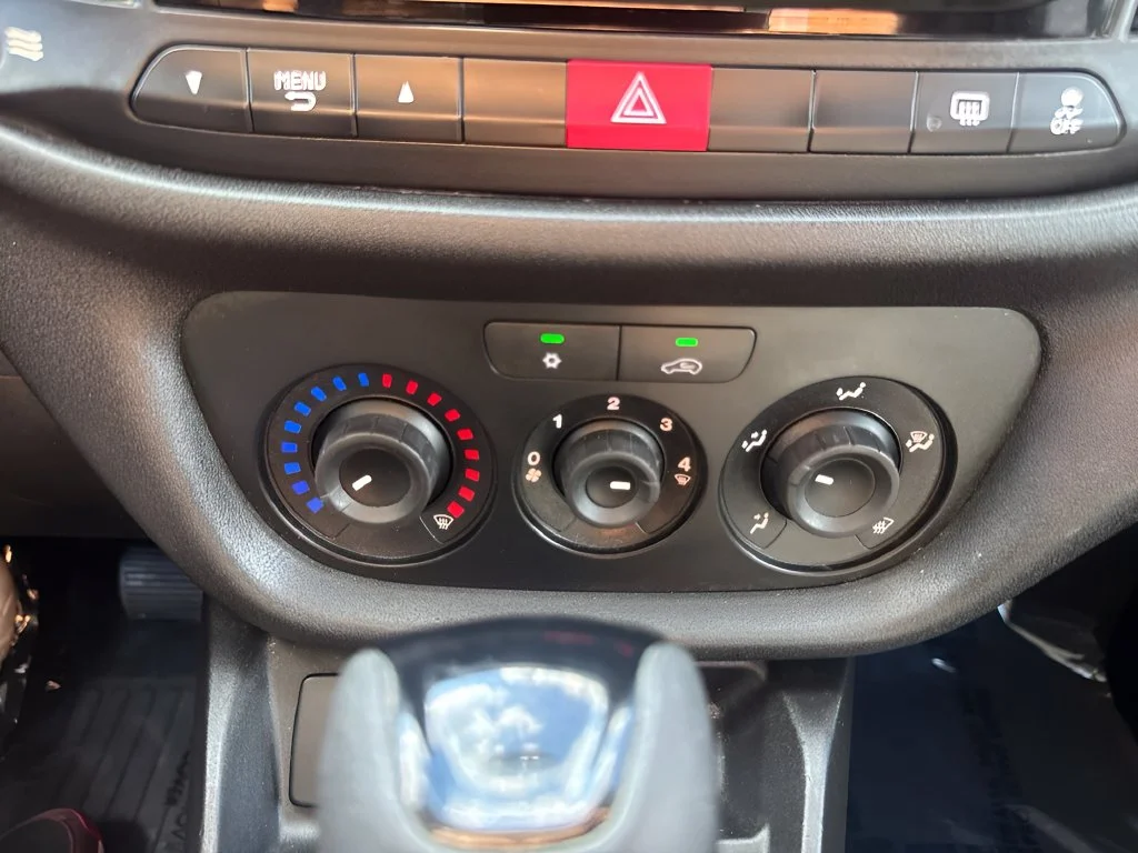Used 2022 White Ram Base image 17
