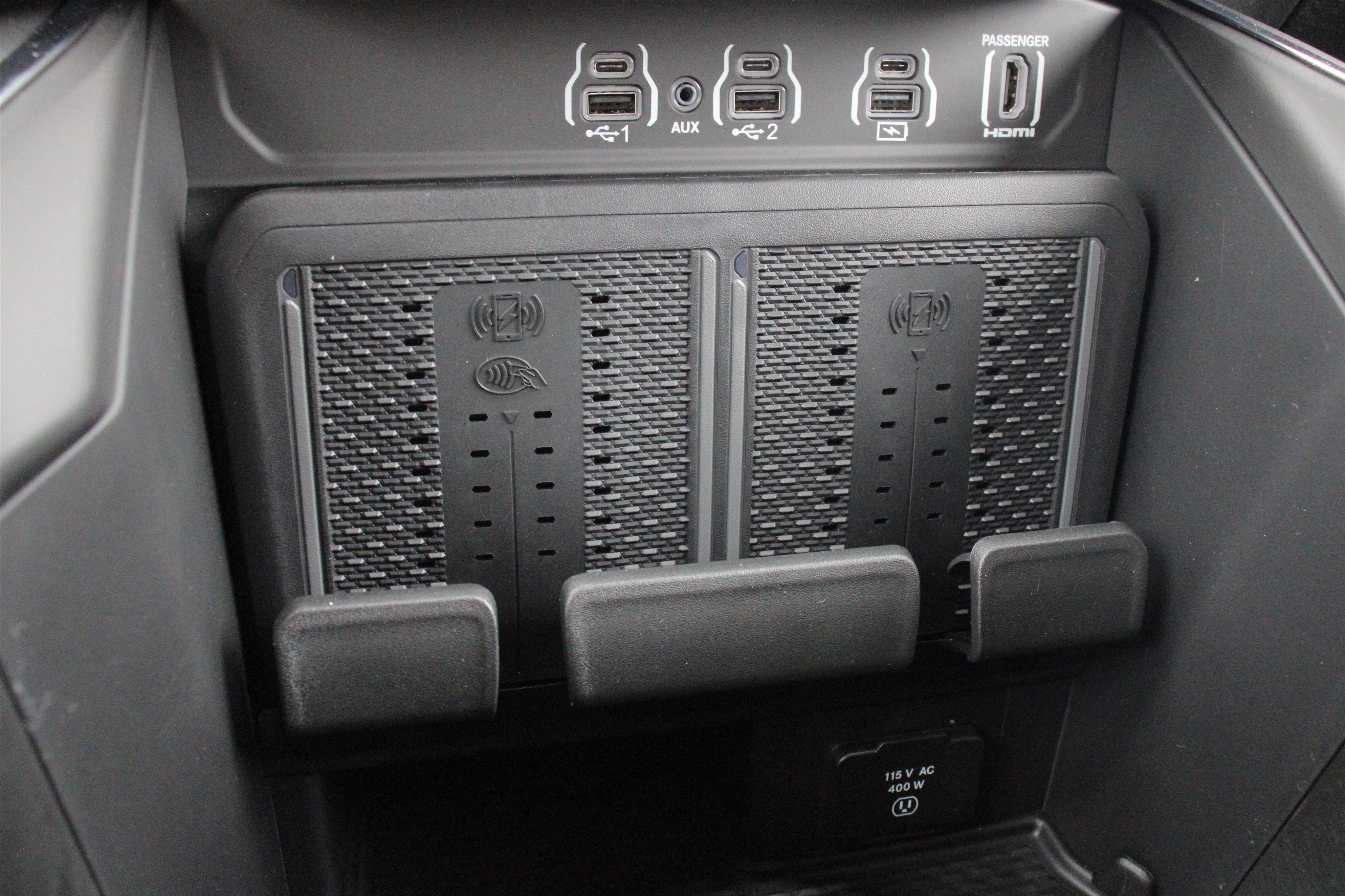 New 2026 Diamond Black Crystal Pearl-Coat Exterior Paint RAM Laramie image 21