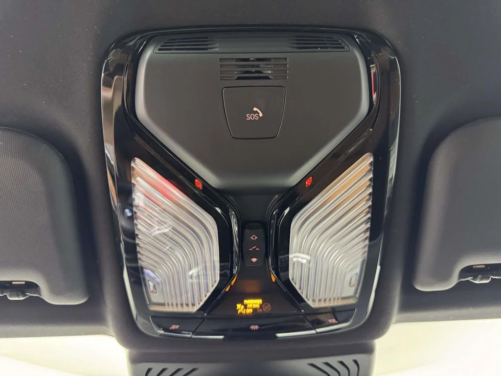 Used 2023 White BMW xDrive30i image 25