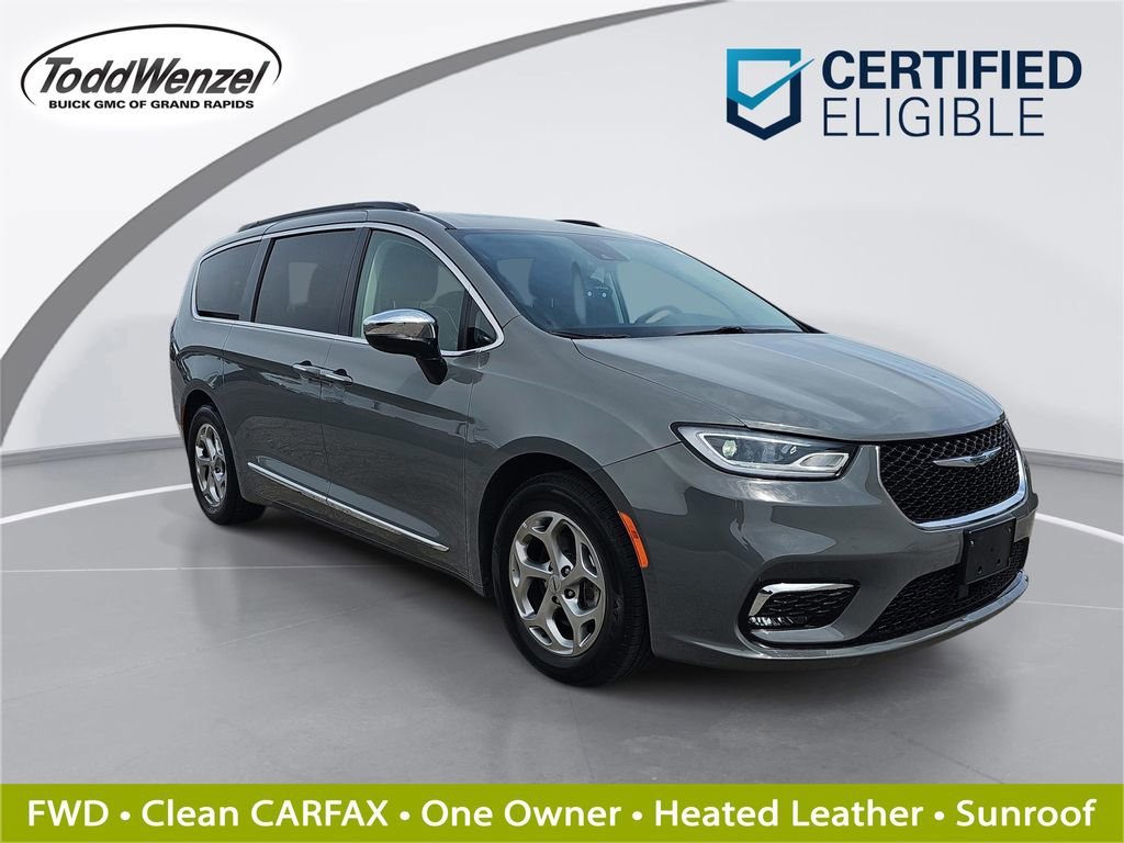 2023 Chrysler Pacifica Limited's photo