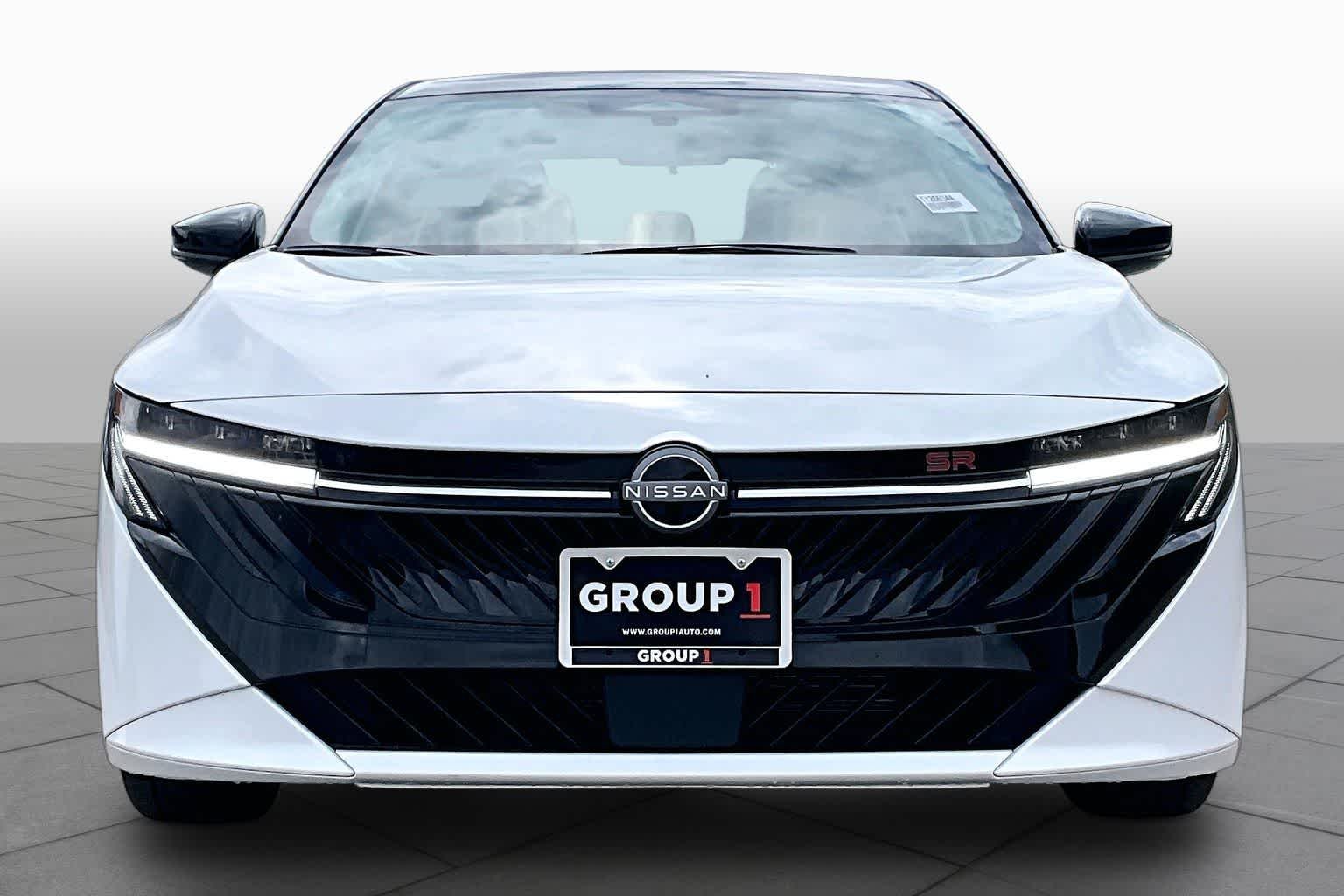 New 2026 Aspen White TriCoat / Super Black Two-tone Nissan SR image 3
