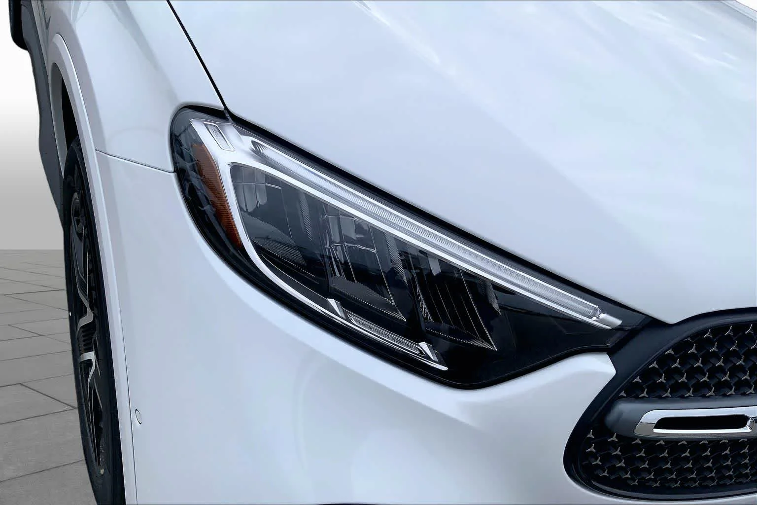 New 2026 MANUFAKTUR Moonlight White Metallic Mercedes-Benz GLC 300 image 17