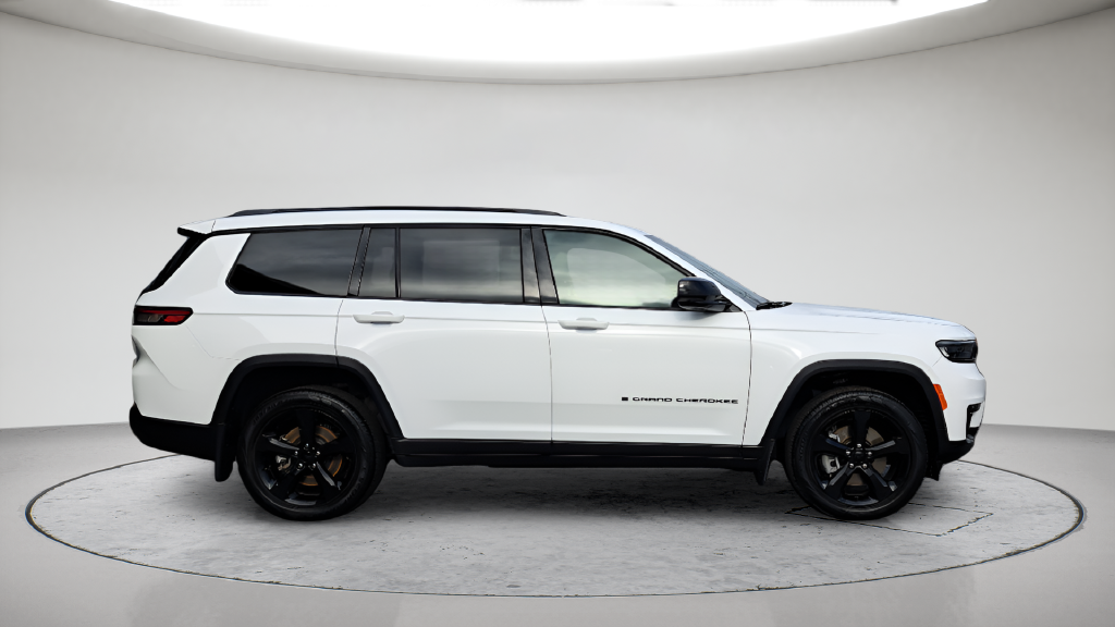 Used 2024 White Jeep Limited image 4