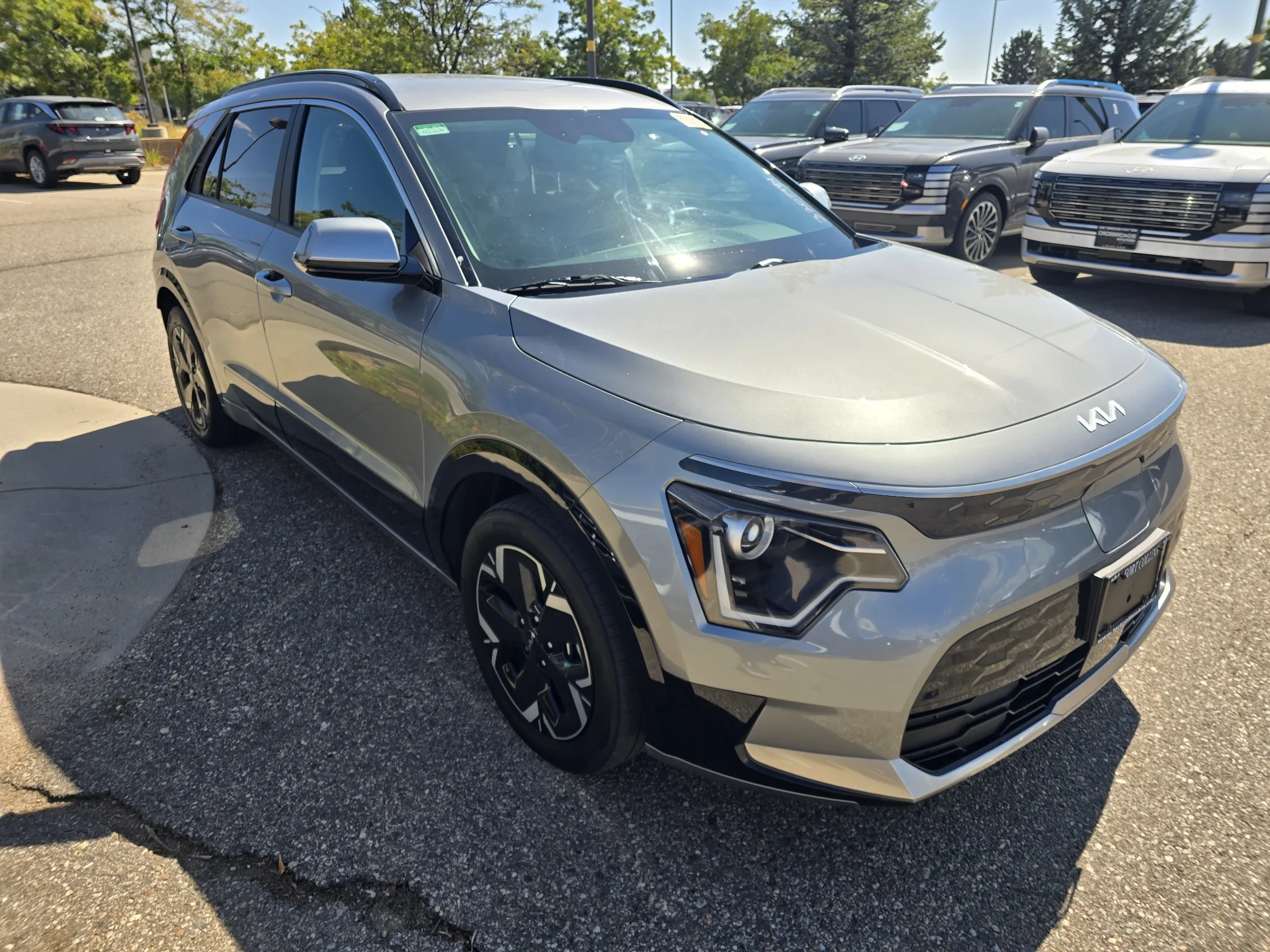 Used 2024 Steel Gray Kia Wind image 8
