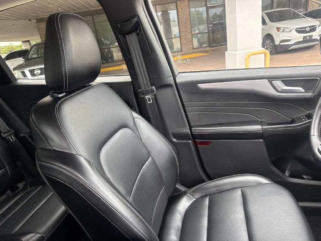 Used 2025 Red Ford Platinum image 19