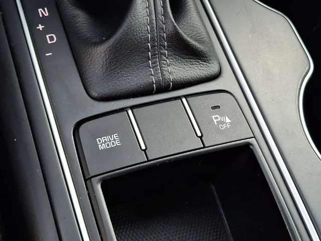 Used 2019 White Kia LX image 25