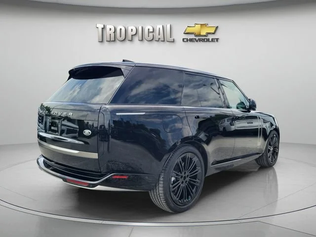 Used 2023 Black Land Rover SE image 5