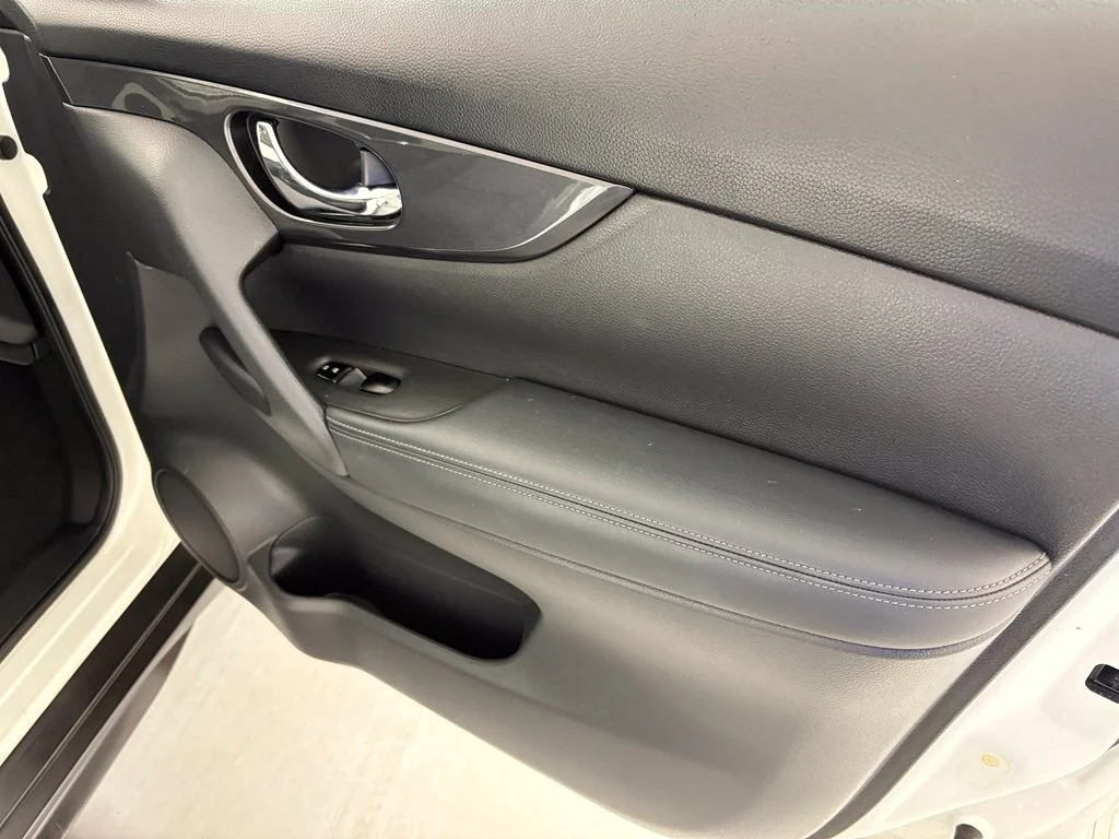 Used 2019 White Nissan SV image 41
